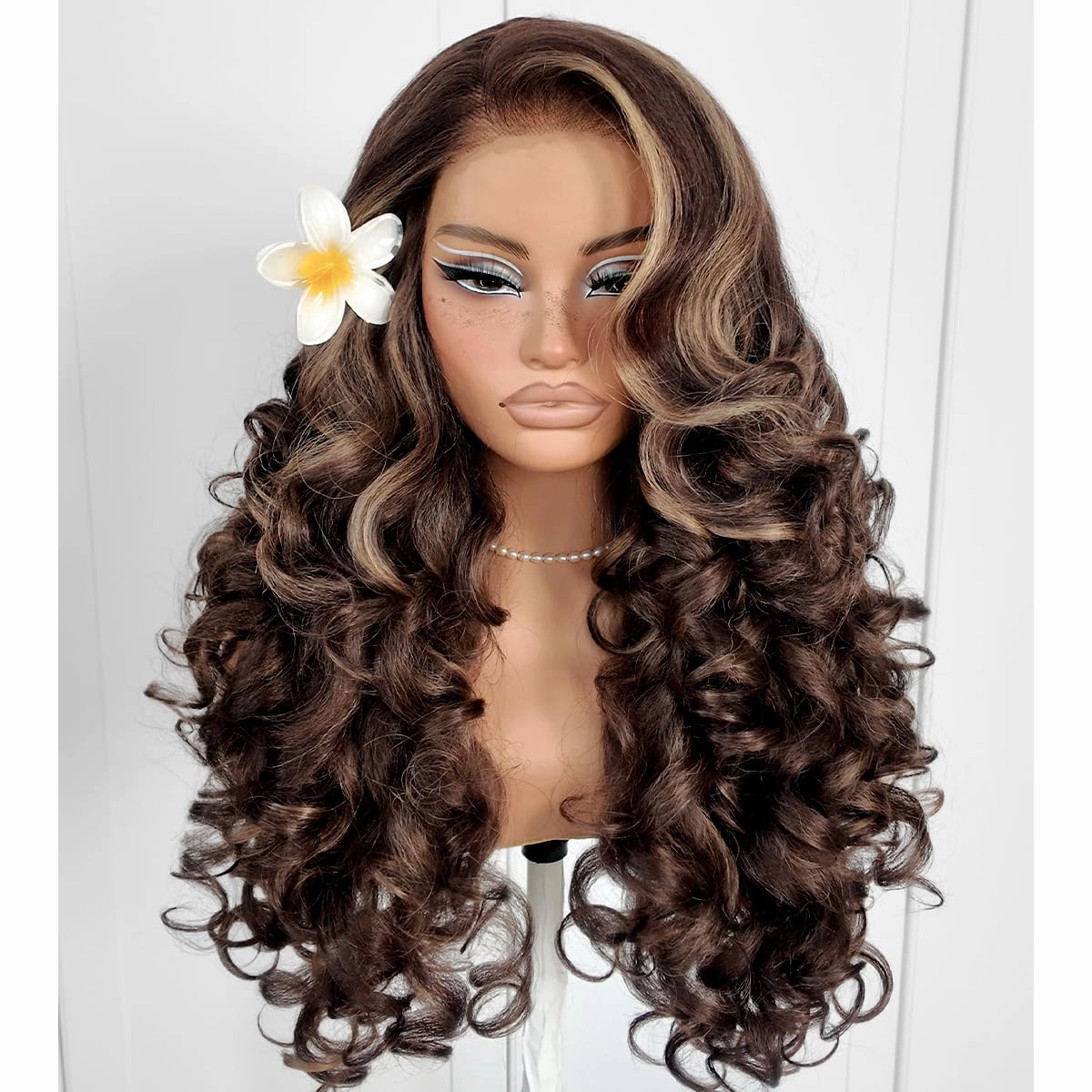 13x6 Glueless HD Lace Front Wigs Pre Plucked Honey Blonde Yaki Synthetic Body Wave Wigs Ready To Wear Highlight Balayage Wig