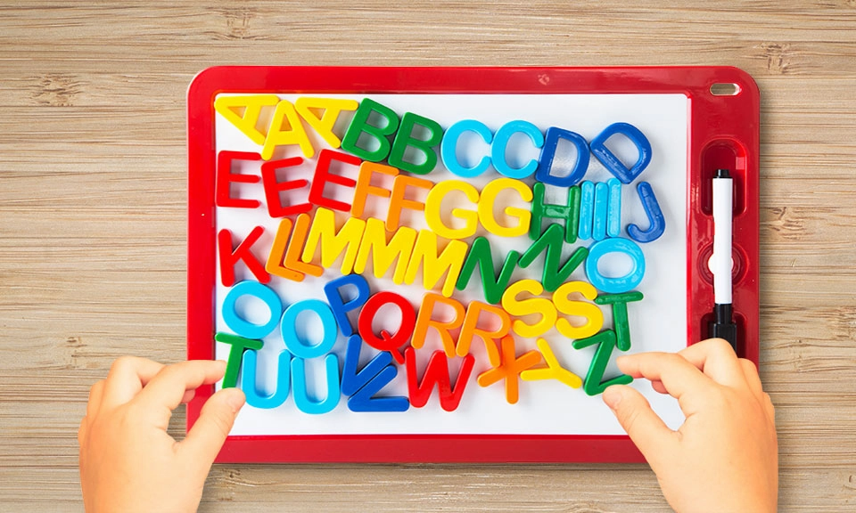 Asst Col Deluxe 2in1 Magnetic/ Wipe-Off Playboard W/48 Letter