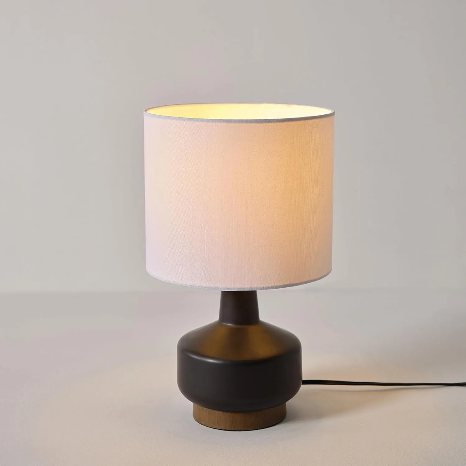 Globe Electric 61000049 17" Ceramic Table Lamp, Soft Beige Finish, White Linen Shade, On/Off Rotary Switch on Socket, Table Lamp for Living Room, Home Décor, Lamps for Bedroom, Room Décor